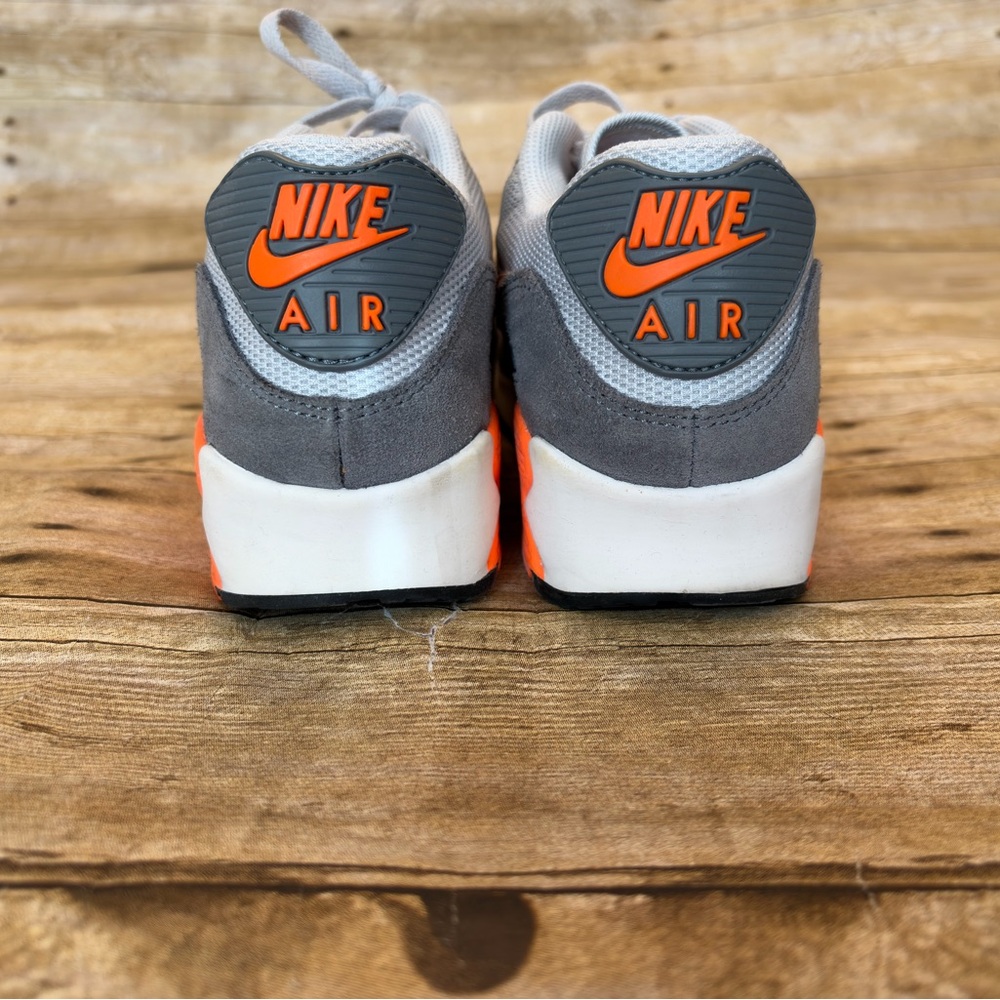 Women’s Nike Air Max 90 Sneakers – Size 8 – Gently Worn - Picture 3 of 4